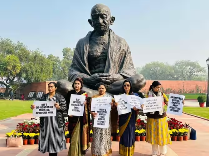 TMC MPs Protest Seeking Giriraj Singh’s Expulsion Over ‘Thumka’ Remark On Mamata Banerjee